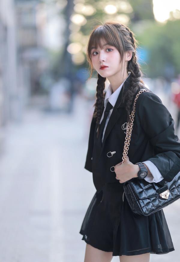 成都私人导游陪玩经纪人璩千凡 成都私人导游陪玩经纪人璩千凡