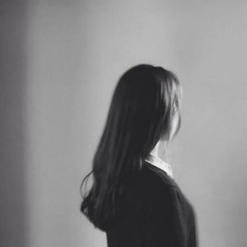 成都陪游女孩迷人车模姬问旋