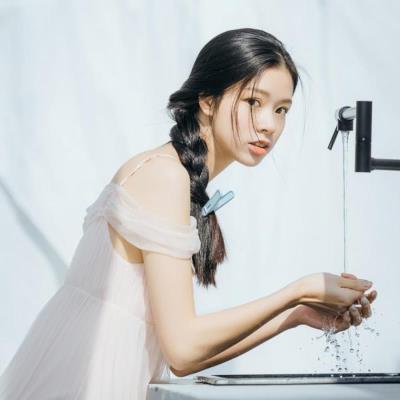 成都陪游女孩洽谈员佴沛水