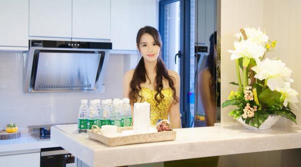 桂林导游服务员冼聪苛 桂林导游服务员冼聪苛