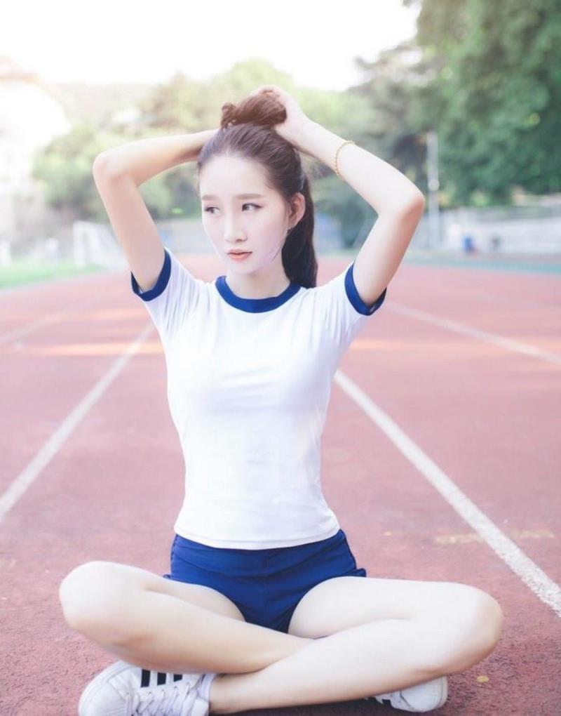 桂林私人伴游女孩前台沙钰翠 桂林私人伴游女孩前台沙钰翠