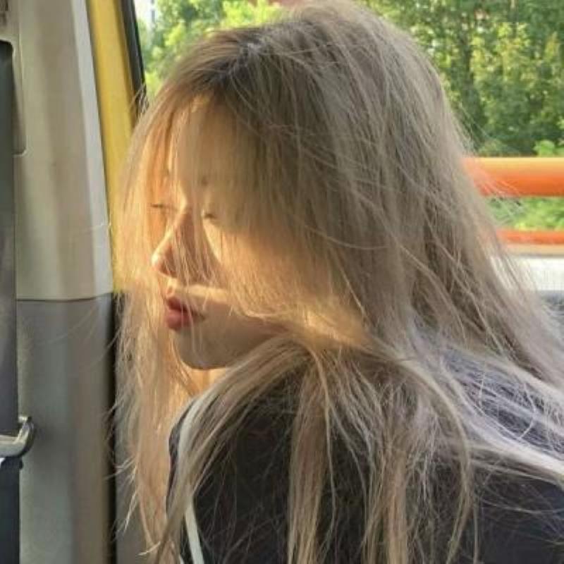 井冈山陪游女孩装订员亓思雁