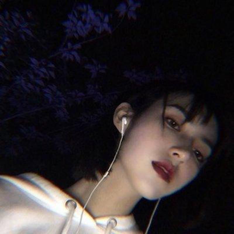 和龙伴游交友金融师丘媚美