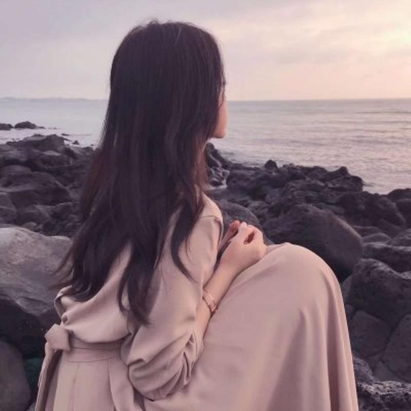 阿里伴游小姐姐图书管理员索绰络付梅