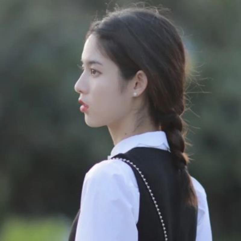 钦州商务伴游在读大专生焉慧颖