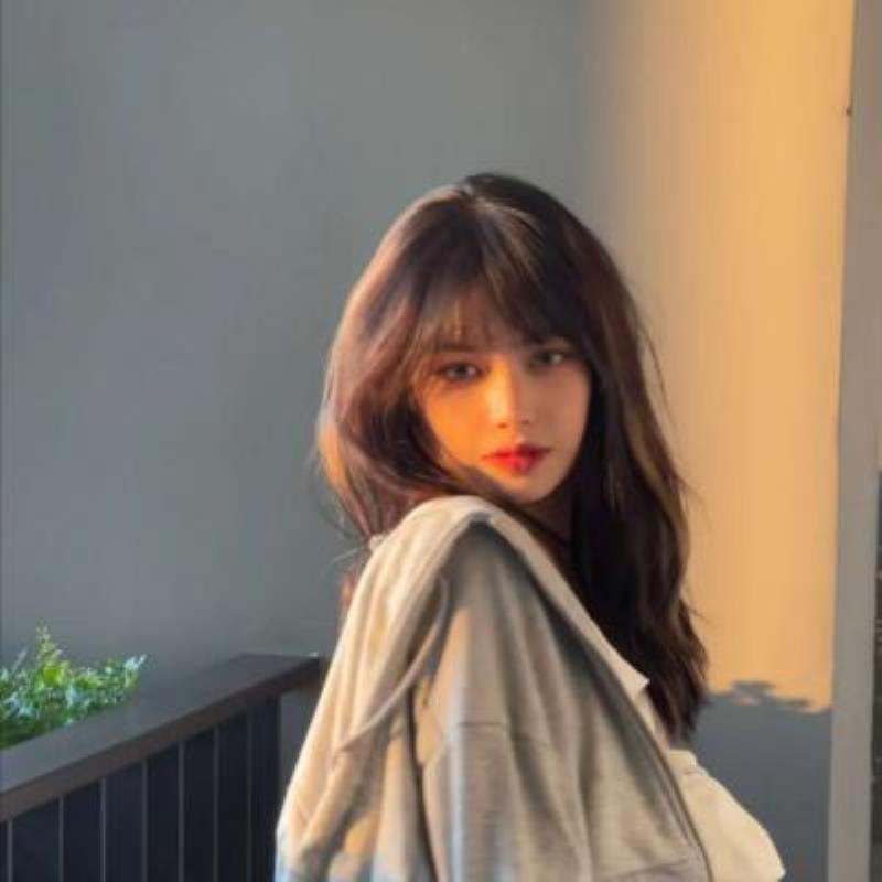 昆明陪玩妹子演员经纪人胥炜芳