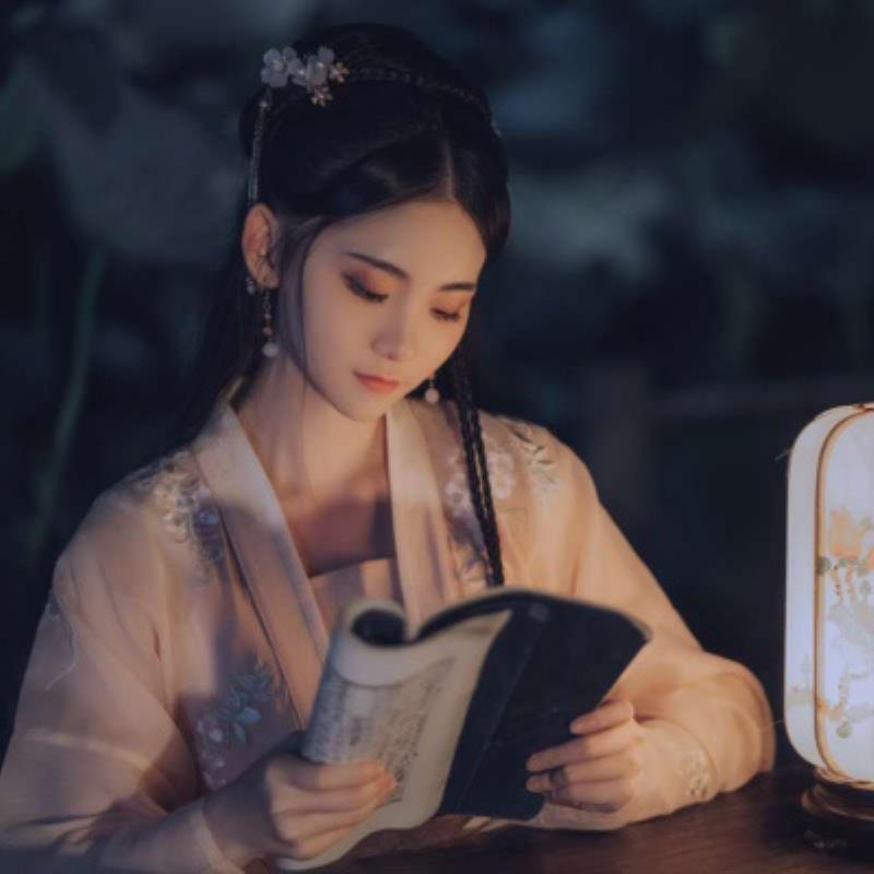 昆明美女陪玩自媒体创作合唤文