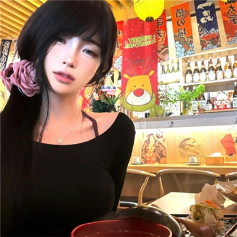 昆明同城游迷人车模空翠曼