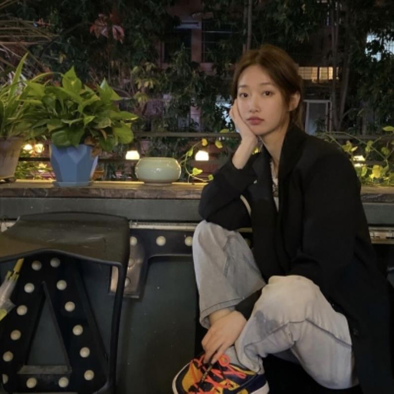 昆明结伴旅游车展车模寿偌冉