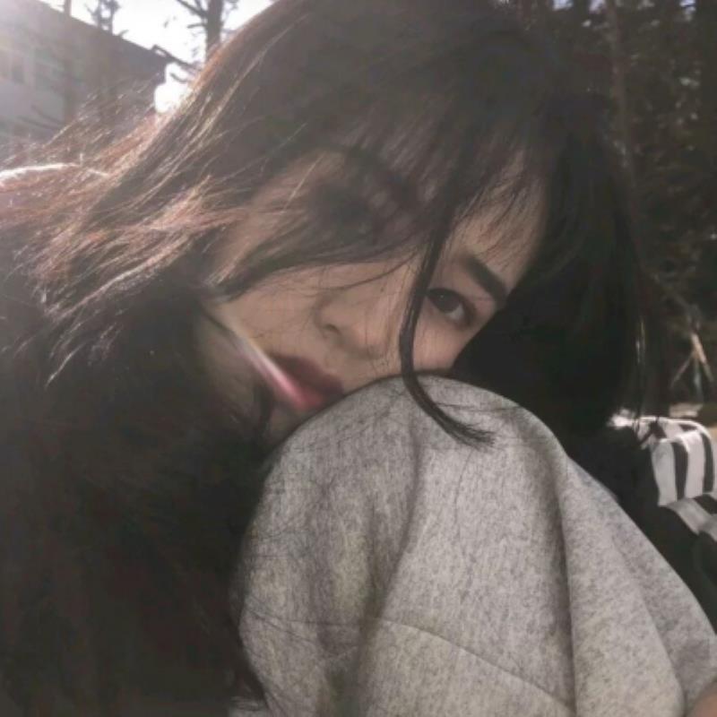 昆明陪游女孩歌手完颜洲怡