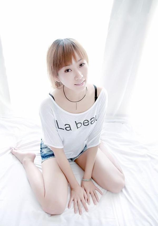 楚雄高端私人伴游实习空姐墨尔容 楚雄高端私人伴游实习空姐墨尔容