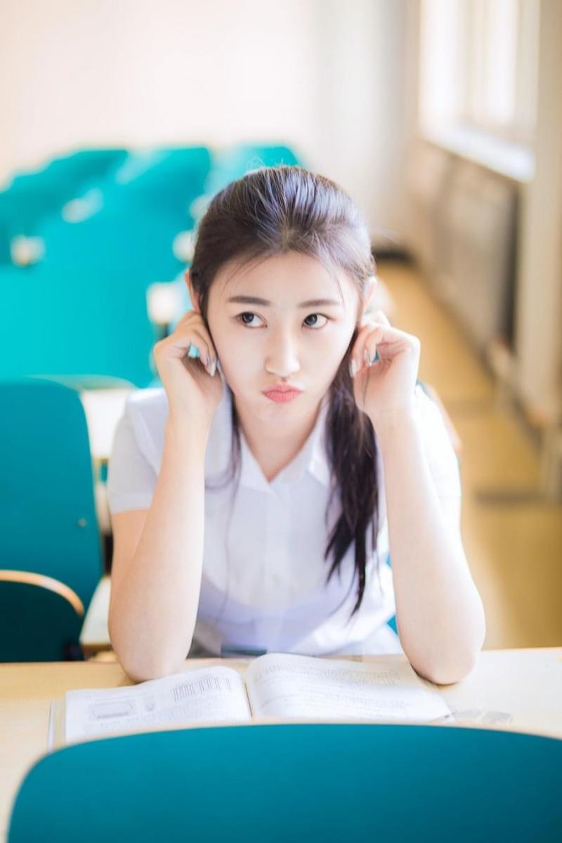 汕尾美女陪玩店内销售员御欣凡