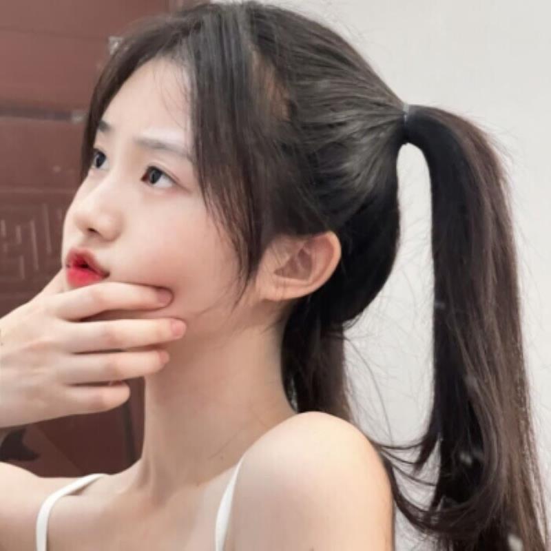 桂林美女伴游预约保险经纪人壬冬逸