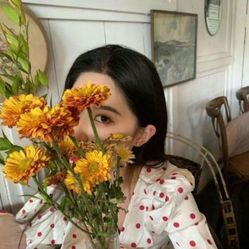 青岛美女陪玩保险经纪人连馨