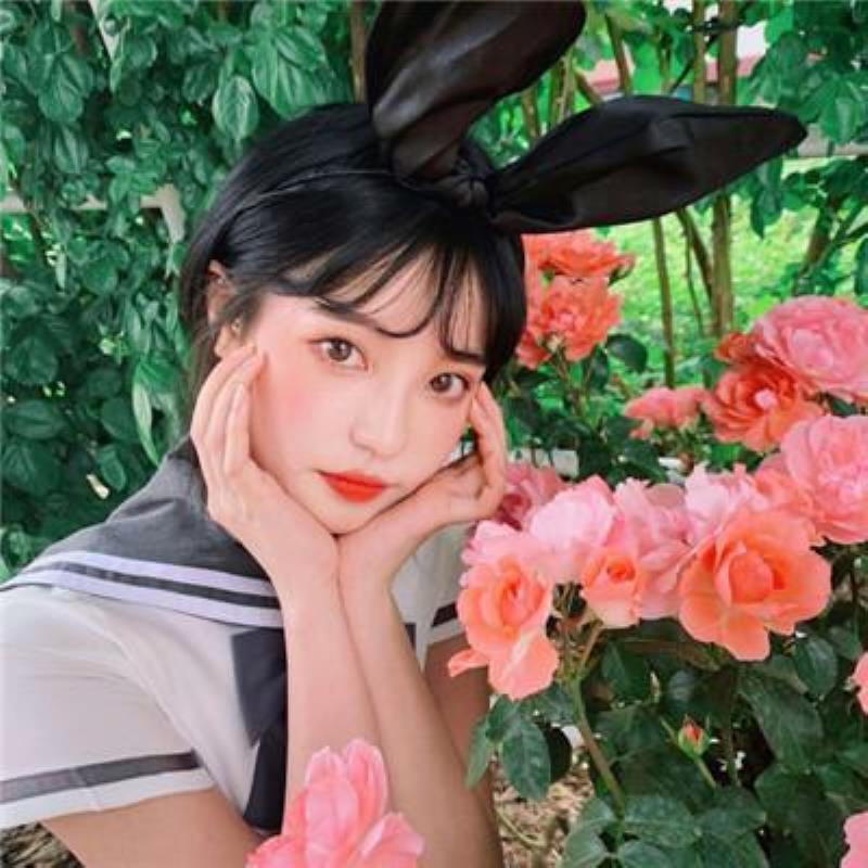 青岛结伴游玩游泳教练纳欣笑