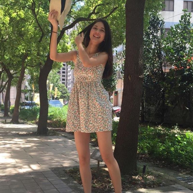 青岛私人伴游女孩业务员卯澜怡