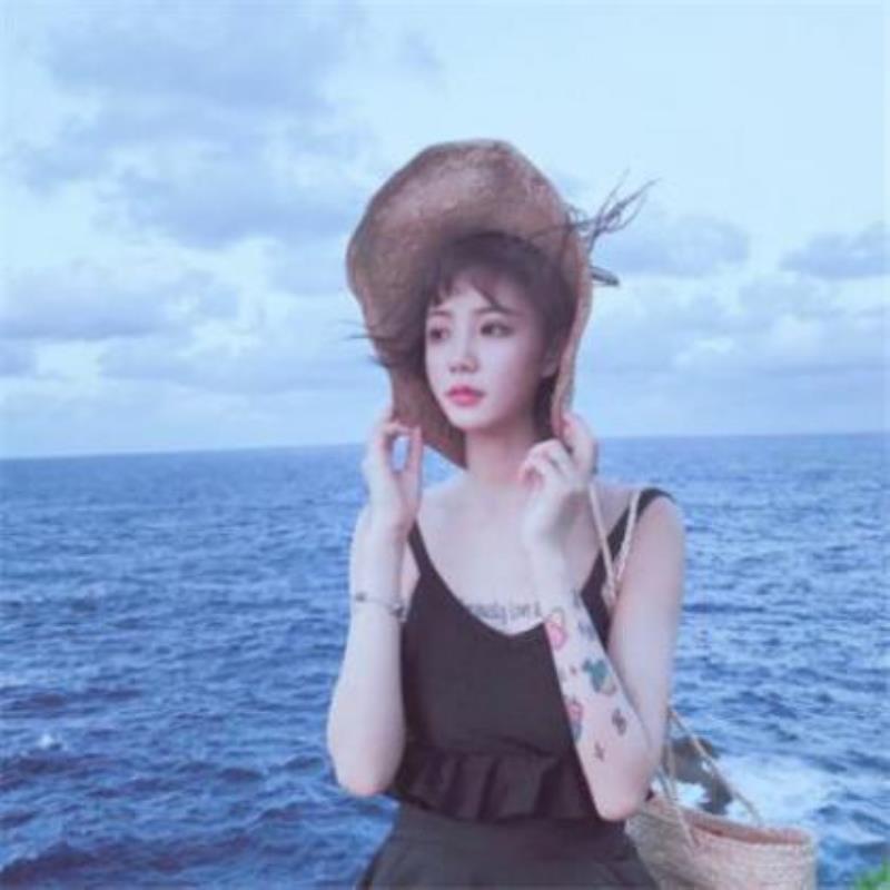 青岛私人伴游女孩车展车模佴清华