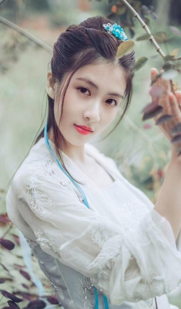 青岛陪游女孩试穿员铁馥琦 青岛陪游女孩试穿员铁馥琦