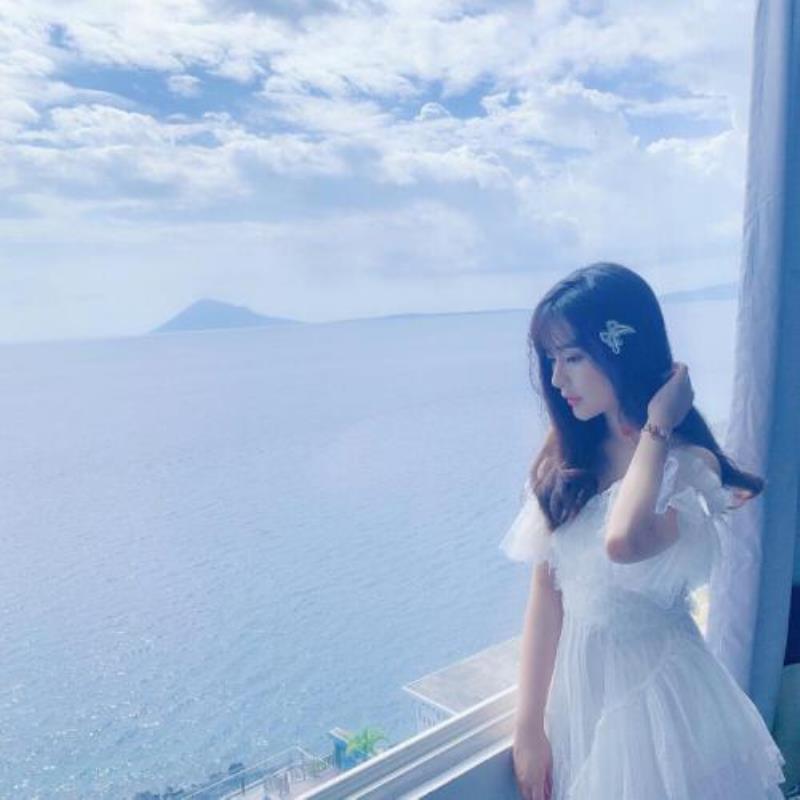 青岛陪游女孩在读硕士生承若兰