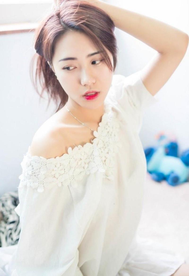 上海美女陪玩服务员鱼沛水