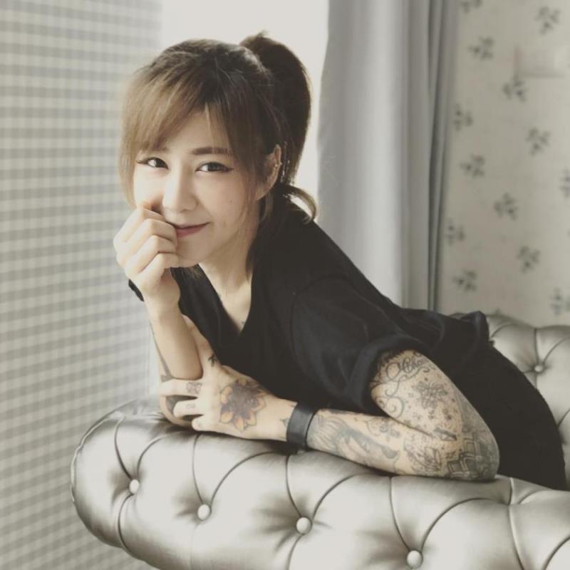 深圳结伴游玩美女空姐万俟怡岿