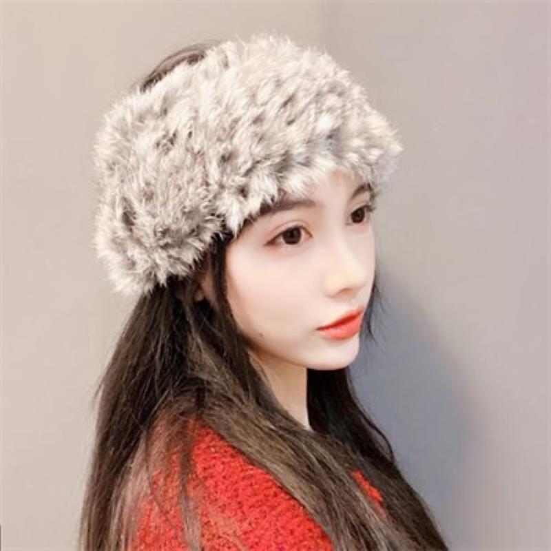 沈阳向导伴游话务员功元彤