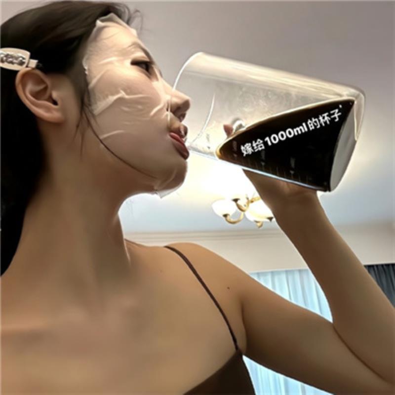 深圳伴游服务车模网红帅奕丽