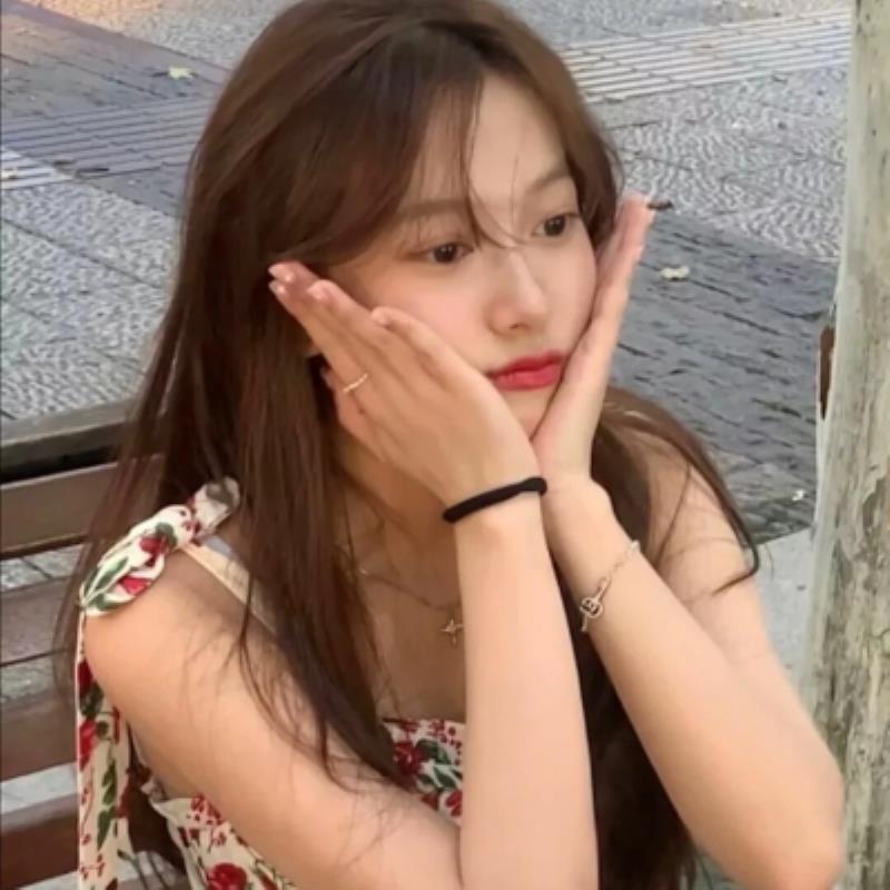 苏洲陪游高学历空姐靳初瑶