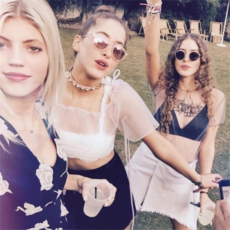 苏洲陪游女孩商场促销员庄翟芳 苏洲陪游女孩商场促销员庄翟芳