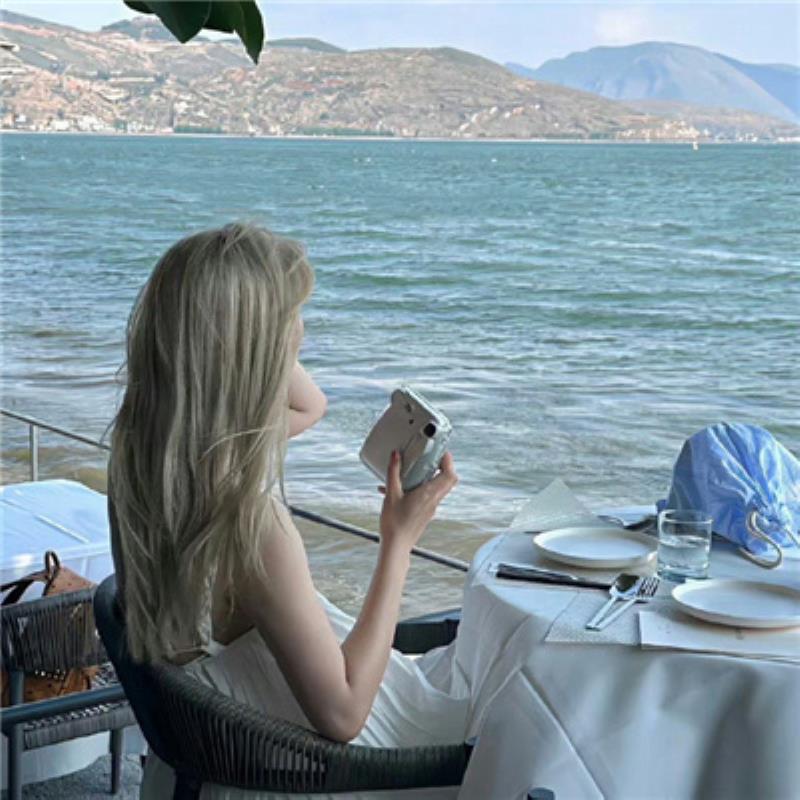 天津陪玩伴游在读研究生辟飞雪