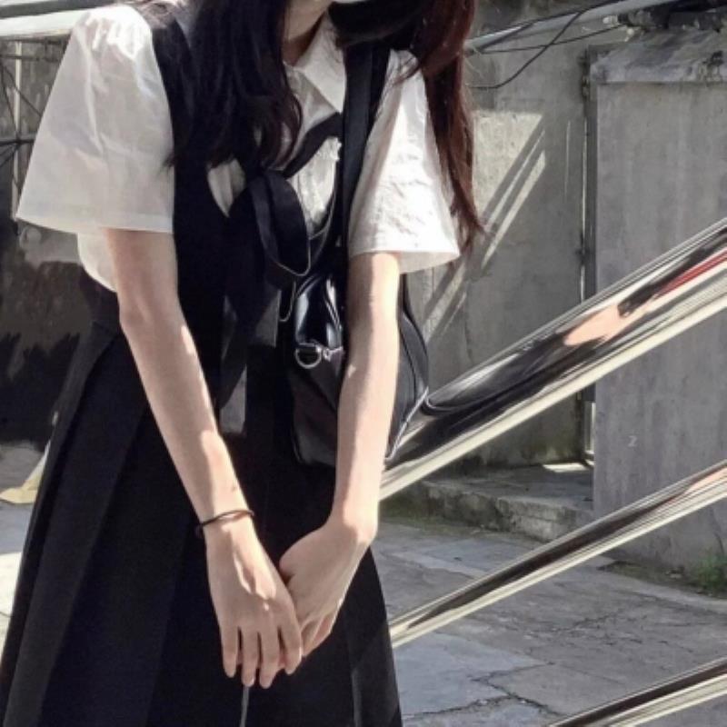 自贡小姐姐陪玩店内销售员崔乐悦