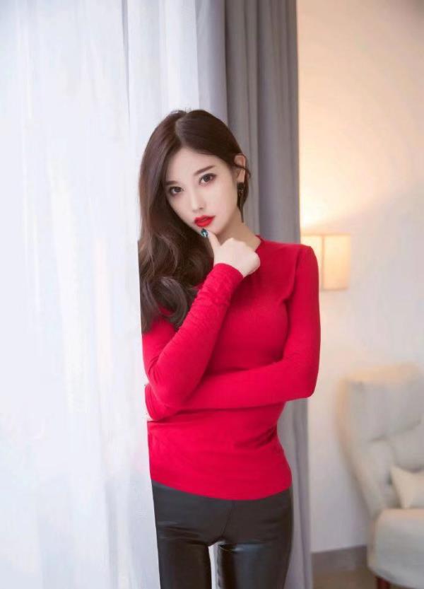 武汉结伴游玩网红赫连薇容 武汉结伴游玩网红赫连薇容