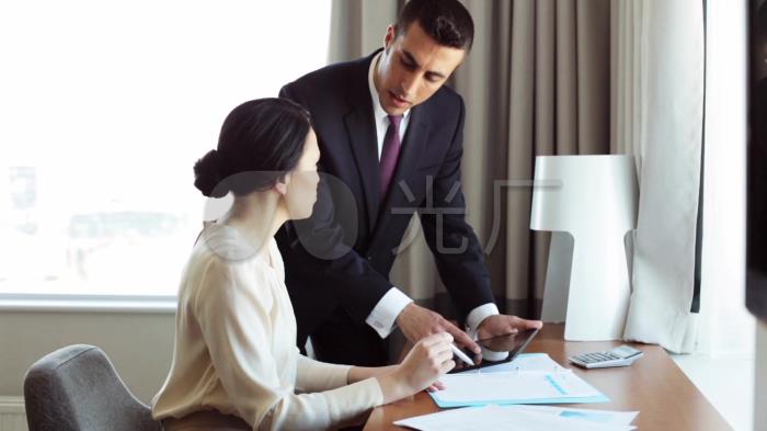 商务伴游_上海商务伴游外围招聘_商务伴侣 伴游