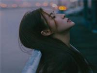 景洪同城游时尚网红钟离平⽂