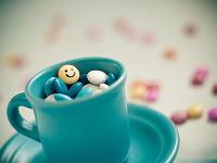 旅游伴游唔走红区女大学生”网上用假照