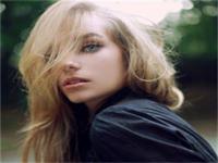 昆明伴游服务纯情车模颜雪婉